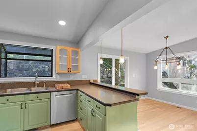 9220 10th Avenue SW, Seattle, WA 98106 - Photo 11