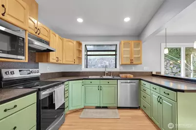 9220 10th Avenue SW, Seattle, WA 98106 - Photo 11