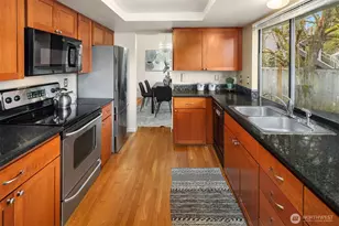 12726 SE 73rd St, Newcastle, WA 98056 - Photo 3