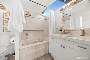 8007 Fremont Ave N, Seattle, WA 98103 - Photo 17