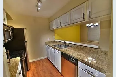 412 Center Road #D5, Everett, WA 98204 - Photo 5