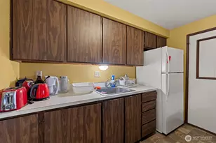 800 SW Harrier Cir, Oak Harbor, WA 98277 - Photo 9