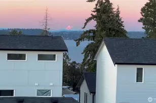 9818 61st Ave S, Seattle, WA 98118 - Photo 3