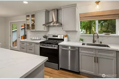 8704 NE 133rd Place, Kirkland, WA 98034 - Photo 3