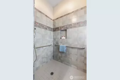 8204 East Side Drive NE, Tacoma, WA 98422 - Photo 17