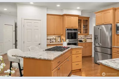 5706 NW Lac Leman Drive, Issaquah, WA 98027 - Photo 9