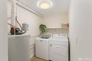 12103 SE 70th St, Newcastle, WA 98056 - Photo 29