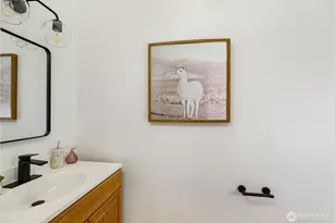 346 Wyatt Way NE, Bainbridge Island, WA 98110 - Photo 15