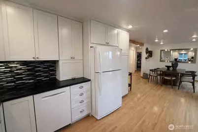 15405 NE 7th Place, Bellevue, WA 98007 - Photo 17