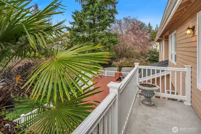 8550 NE 28th Street, Hunts Point, WA 98004 - Photo 21