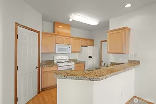 18953 108th Ln SE, Renton, WA 98055 - Photo 9