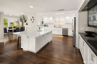 379 101st Avenue SE, Bellevue, WA 98004 - Photo 9