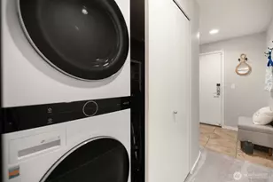 2420 8th Ave N, Seattle, WA 98109 - Photo 25