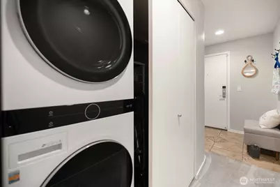 2420 8th Avenue N #201, Seattle, WA 98109 - Photo 23