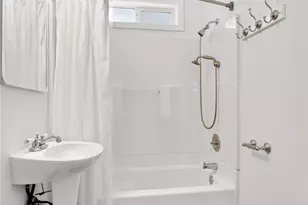 10411 NE 112th St, Kirkland, WA 98033 - Photo 31