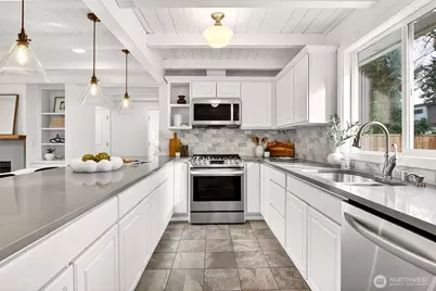 10411 NE 112th Street, Kirkland, WA 98033 - Photo 13