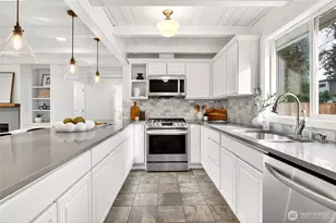 10411 NE 112th St, Kirkland, WA 98033 - Photo 13