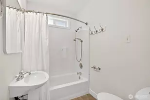 10411 NE 112th St, Kirkland, WA 98033 - Photo 31