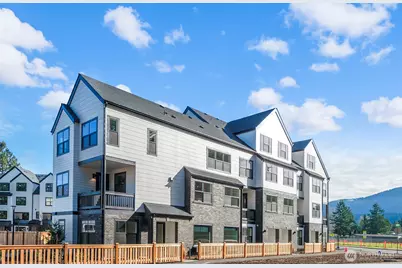 728 Newport Way NW, Issaquah, WA 98027 - Photo 1