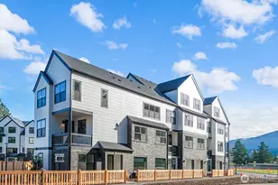 728 Newport Way NW, Issaquah, WA 98027 - Photo 1