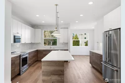 728 Newport Way NW, Issaquah, WA 98027 - Photo 3