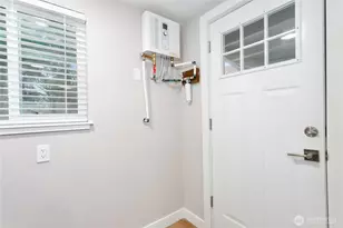 516 1/2 11th St NW, Puyallup, WA 98371 - Photo 9