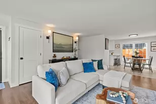 915 Monroe Ave NE, Renton, WA 98056 - Photo 3