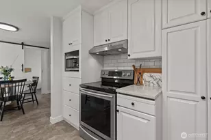 915 Monroe Ave NE, Renton, WA 98056 - Photo 11