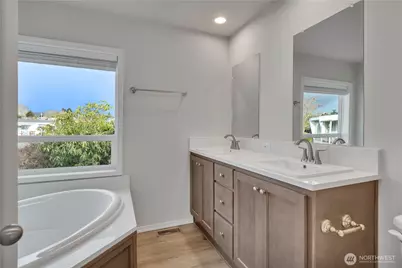 18153 31st Avenue S #323, SeaTac, WA 98188 - Photo 15