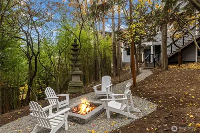 1014 4th Avenue N, Seattle, WA 98109 - Photo 1