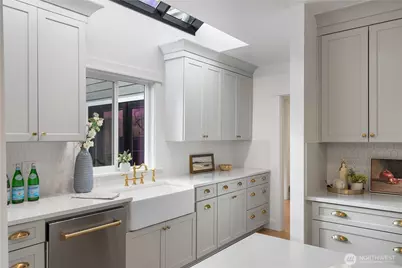 1014 4th Avenue N, Seattle, WA 98109 - Photo 13