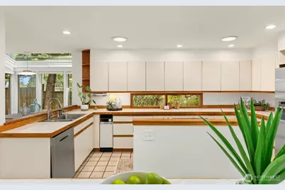 10700 NE Broomgerrie Road, Bainbridge Island, WA 98110 - Photo 13