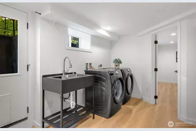 10723 Densmore Avenue N, Seattle, WA 98133 - Photo 25