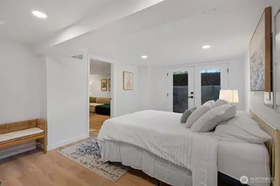 10723 Densmore Avenue N, Seattle, WA 98133 - Photo 27