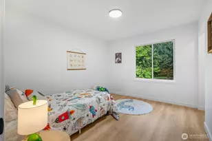 10723 Densmore Ave N, Seattle, WA 98133 - Photo 17