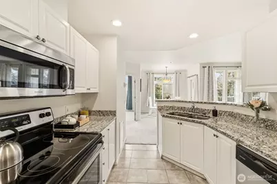 2046 Newport Way NW #11-7, Issaquah, WA 98027 - Photo 9