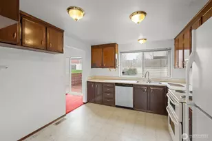 3703 SW 191st Pl, Lynnwood, WA 98036 - Photo 9