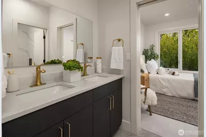 8243 W Mercer Way, Mercer Island, WA 98040 - Photo 33