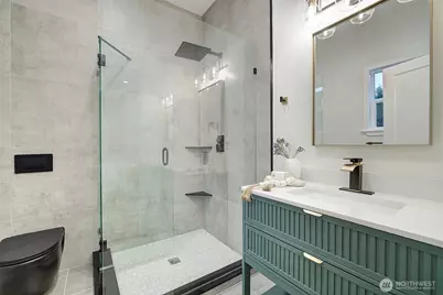 7008 Linden Avenue N, Seattle, WA 98103 - Photo 19