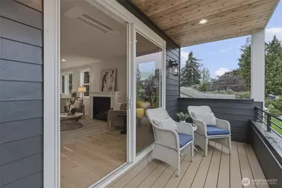 8815 Densmore Avenue N, Seattle, WA 98103 - Photo 37