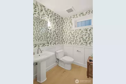8815 Densmore Avenue N, Seattle, WA 98103 - Photo 19