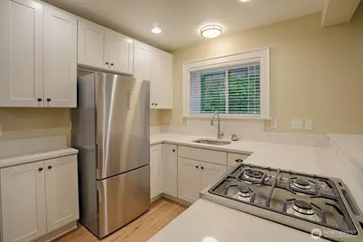 416 Summit Avenue E, Seattle, WA 98102 - Photo 7