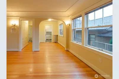 416 Summit Avenue E, Seattle, WA 98102 - Photo 13