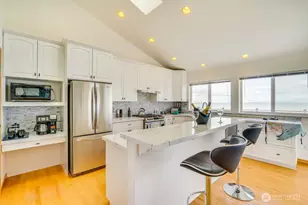 2585 W Beach Rd, Oak Harbor, WA 98277 - Photo 9