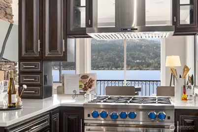 4013 E Lake Sammamish Shore Lane, Sammamish, WA 98075 - Photo 17