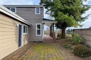 586 Mt Olympus Ave SE, Ocean Shores, WA 98569 - Photo 3