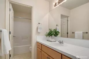 10647 Woodhaven Ln, Bellevue, WA 98004 - Photo 17