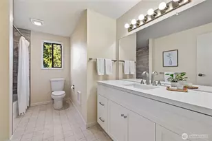 710 E Bay Front Ln, Oak Harbor, WA 98277 - Photo 13