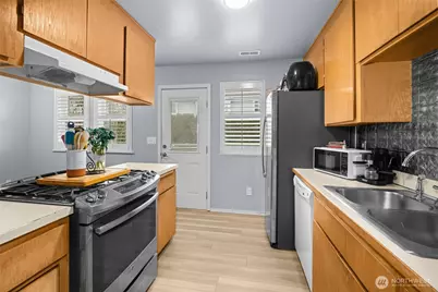 10904 62nd Street E, Puyallup, WA 98372 - Photo 11