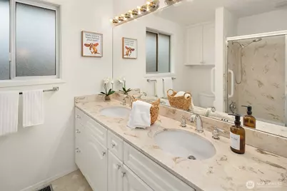 18204 NE 27th Street, Redmond, WA 98052 - Photo 17